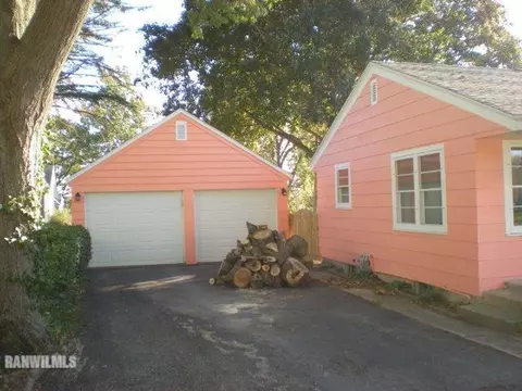 325 E 1st St, Chadwick, IL 61014 photo 9