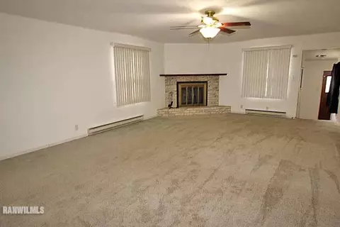 25 E Jefferson St, Freeport, IL 61032 photo 11