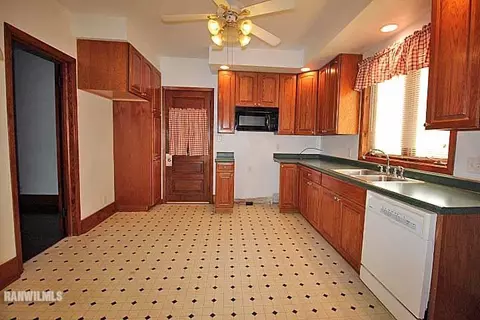 25 E Jefferson St, Freeport, IL 61032 photo 8