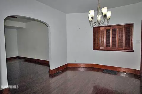 25 E Jefferson St, Freeport, IL 61032 photo 4
