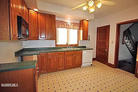 25 E Jefferson St, Freeport, IL 61032 photo 7