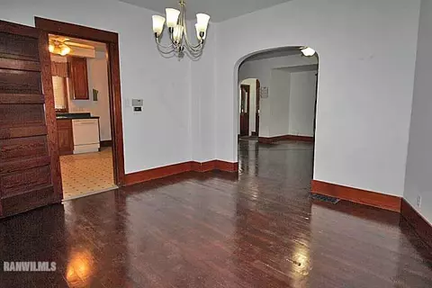 25 E Jefferson St, Freeport, IL 61032 photo 5