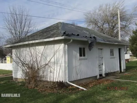 222 Wilson Ave, Chadwick, IL 61014 photo 4