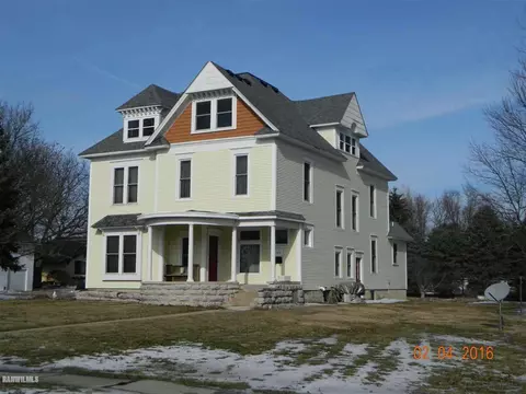 709 E Pearl St, Lanark, IL 61046 photo 1