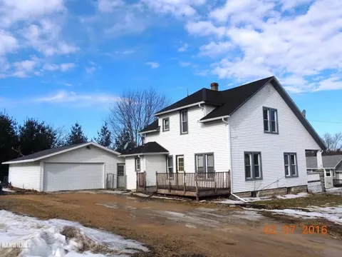 419 E Webb St, Davis, IL 61019 photo 2