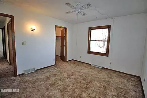 1002 Meadows Dr, Freeport, IL 61032 photo 10