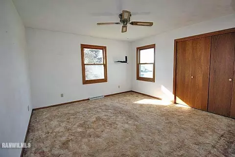 1002 Meadows Dr, Freeport, IL 61032 photo 11