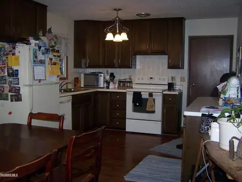 511 Calvert Ave, Chadwick, IL 61014 photo 2