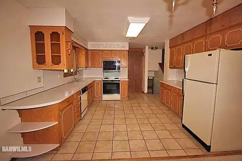 132 N Bailey Ave, Freeport, IL 61032 photo 4