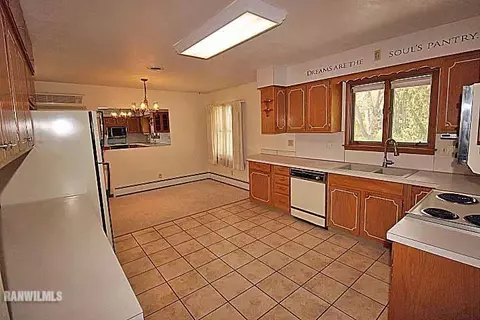 132 N Bailey Ave, Freeport, IL 61032 photo 5