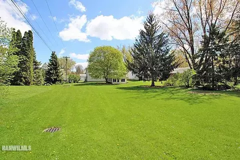132 N Bailey Ave, Freeport, IL 61032 photo 3