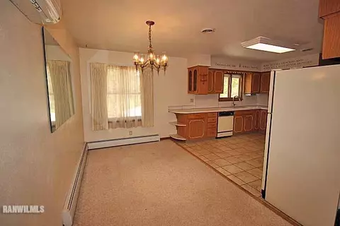 132 N Bailey Ave, Freeport, IL 61032 photo 7