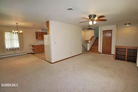 132 N Bailey Ave, Freeport, IL 61032 photo 6