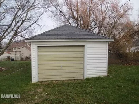 205 Calvert St, Chadwick, IL 61014 photo 3