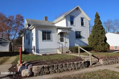 724 S Chippewa Ave, Freeport, IL 61032 photo 1