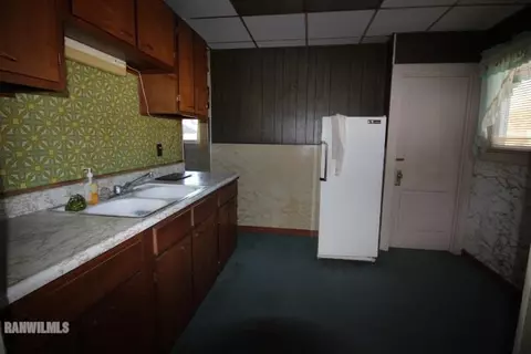 724 S Chippewa Ave, Freeport, IL 61032 photo 10