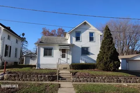 724 S Chippewa Ave, Freeport, IL 61032 photo 2