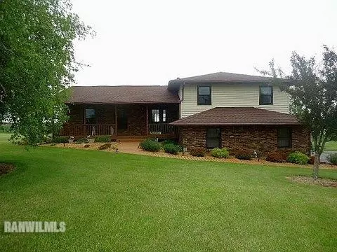 1074 W Park Rd, Freeport, IL 61032 photo 2