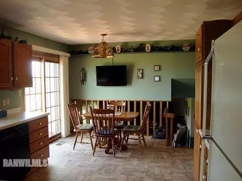 1074 W Park Rd, Freeport, IL 61032 photo 21