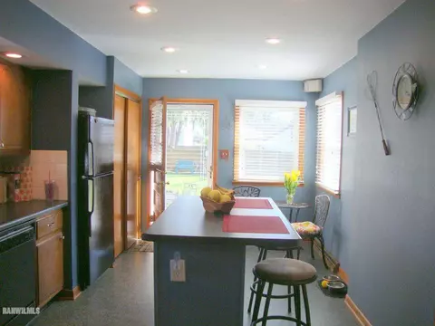 111 W Coates, Freeport, IL 61032 photo 2