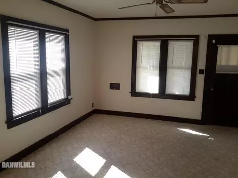 811 S Walnut Ave, Freeport, IL 61032 photo 3