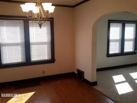 811 S Walnut Ave, Freeport, IL 61032 photo 4