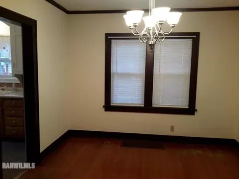 811 S Walnut Ave, Freeport, IL 61032 photo 5