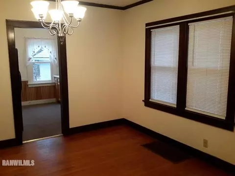811 S Walnut Ave, Freeport, IL 61032 photo 6