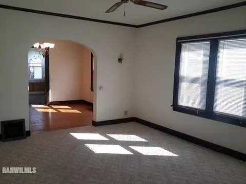 811 S Walnut Ave, Freeport, IL 61032 photo 2