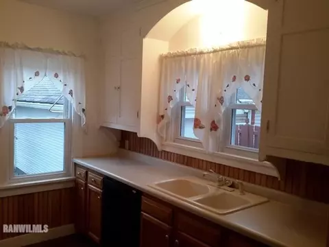 811 S Walnut Ave, Freeport, IL 61032 photo 7