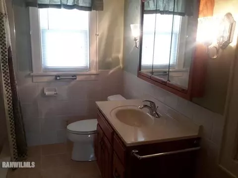 811 S Walnut Ave, Freeport, IL 61032 photo 10