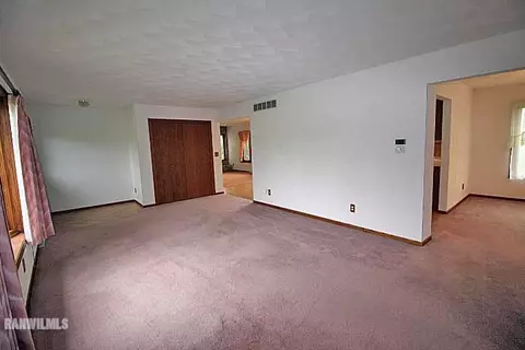 1890 Delmar Dr, Freeport, IL 61032 photo 5