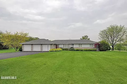 1890 Delmar Dr, Freeport, IL 61032 photo 1