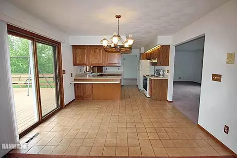 1890 Delmar Dr, Freeport, IL 61032 photo 6