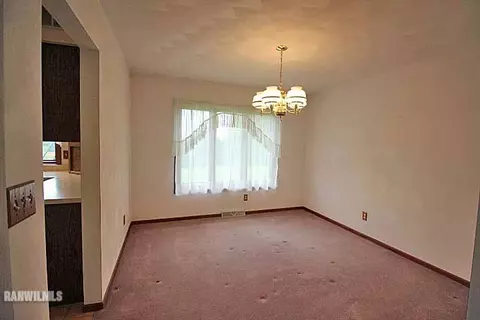 1890 Delmar Dr, Freeport, IL 61032 photo 11