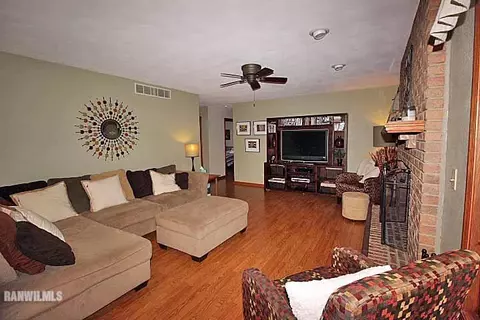 417 Concord Dr, Freeport, IL 61032 photo 8