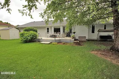 417 Concord Dr, Freeport, IL 61032 photo 4