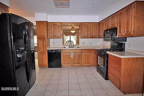 1763 E Currier Rd, Freeport, IL 61032 photo 2