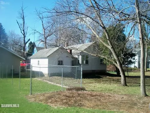 1216 W Stover St, Freeport, IL 61032 photo 3