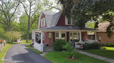 718 S Jackson, Mount Carroll, IL 61053 photo 2