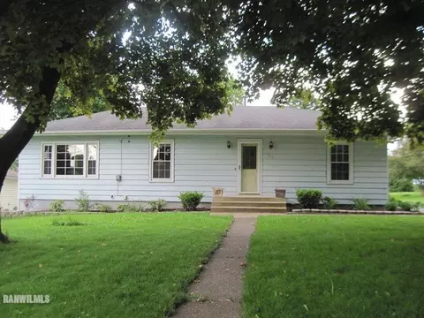 912 N Jackson, Pecatonica, IL 61063 photo 1