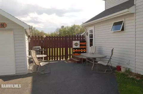 411 E Hitt St, Mount Morris, IL 61054 photo 5