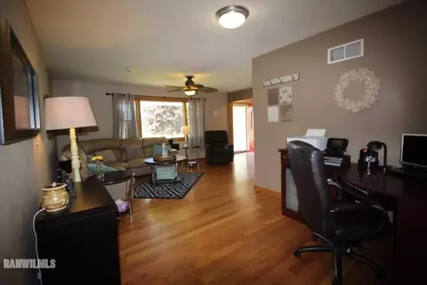 817 Sutton Pl, Freeport, IL 61032 photo 4