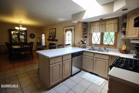 817 Sutton Pl, Freeport, IL 61032 photo 8