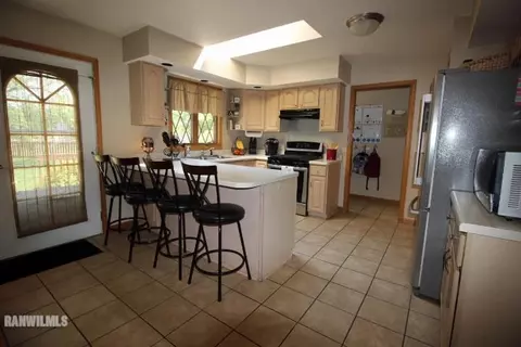 817 Sutton Pl, Freeport, IL 61032 photo 7