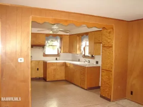 1138 W Prentice, Freeport, IL 61032 photo 2