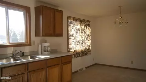 502 Calvert Ave, Chadwick, IL 61014 photo 6