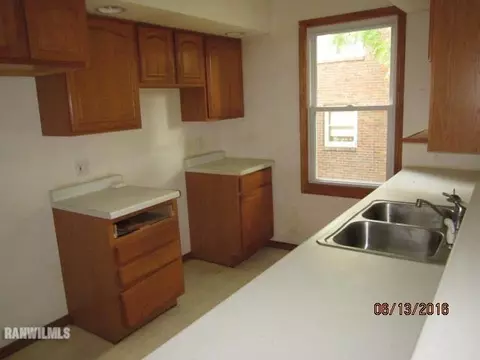 311 E Jefferson St, Freeport, IL 61032 photo 6