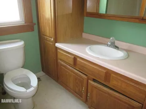 311 E Jefferson St, Freeport, IL 61032 photo 11