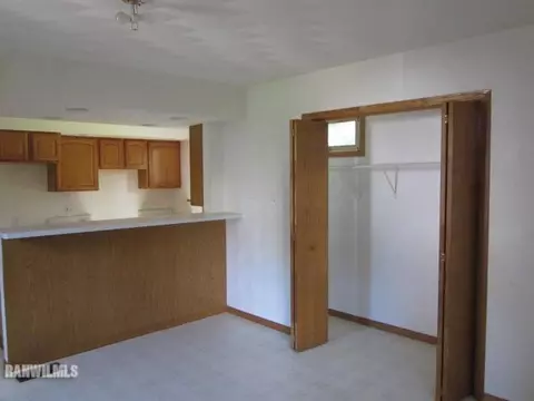 311 E Jefferson St, Freeport, IL 61032 photo 8